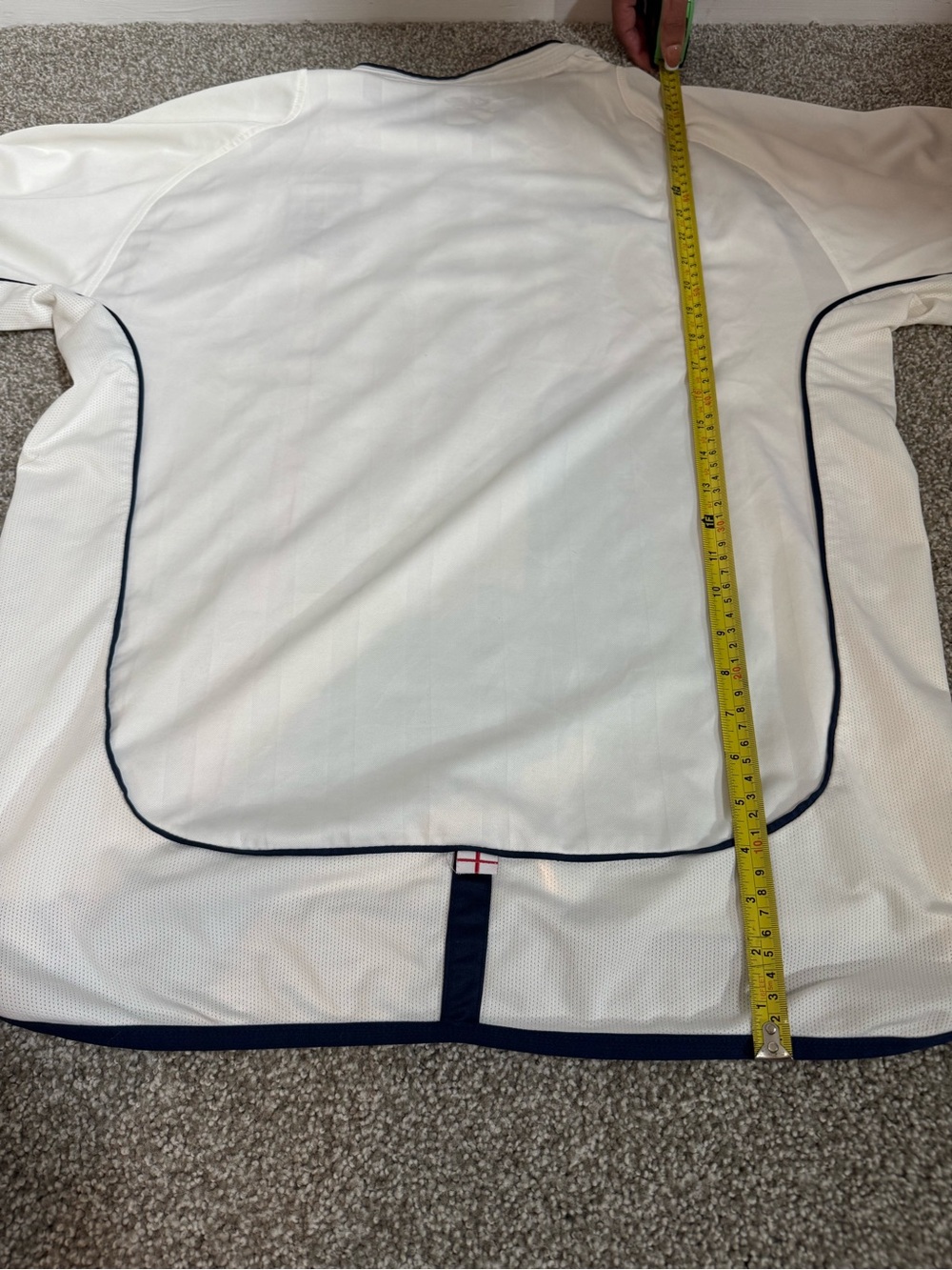 Umbro Men’s White England Football Shirt with Red Stripe - Picture 6 of 6
